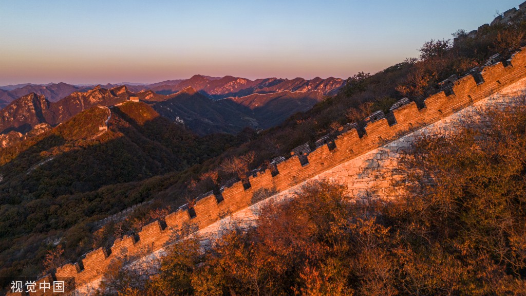 北京门头沟出现“日照金山”奇观