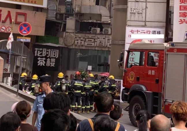 重庆一步行街突发爆炸谣言揭秘