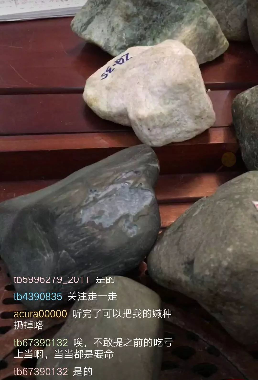 花368888元赌石 开出手镯想退款